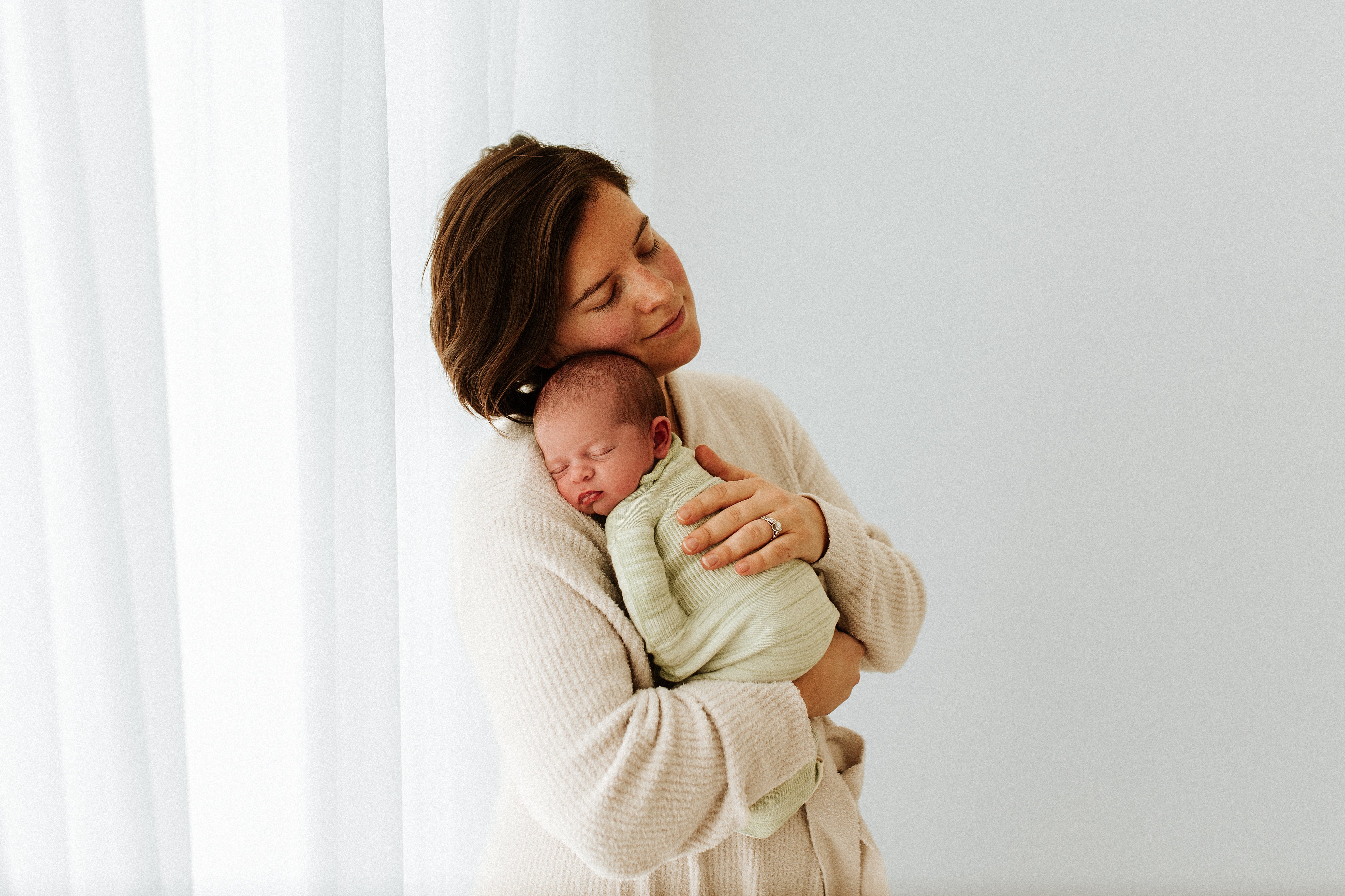 Best Swaddles for Newborns: Swaddelini vs Butterfly Swaddle vs The Ollie (Which Is Right for Your Baby?)